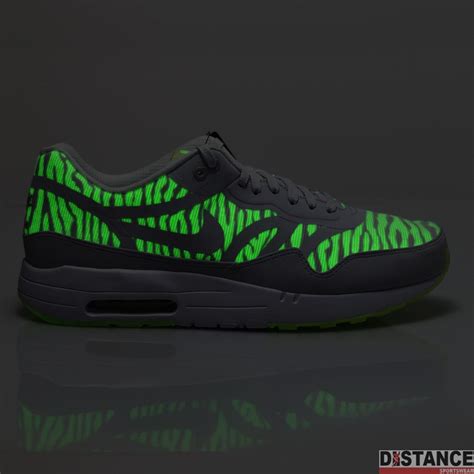 glow in the dark schoenen nike|nike air max 1 tape glow.